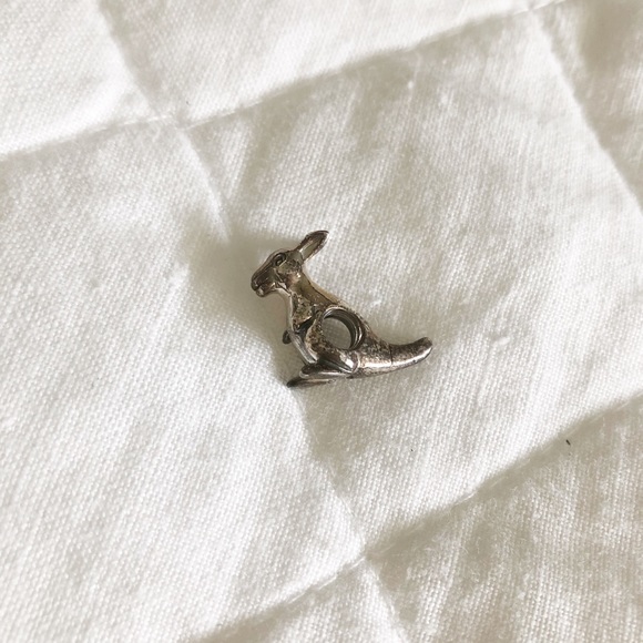 Kangaroo Charm 🦘 - Picture 2 of 2